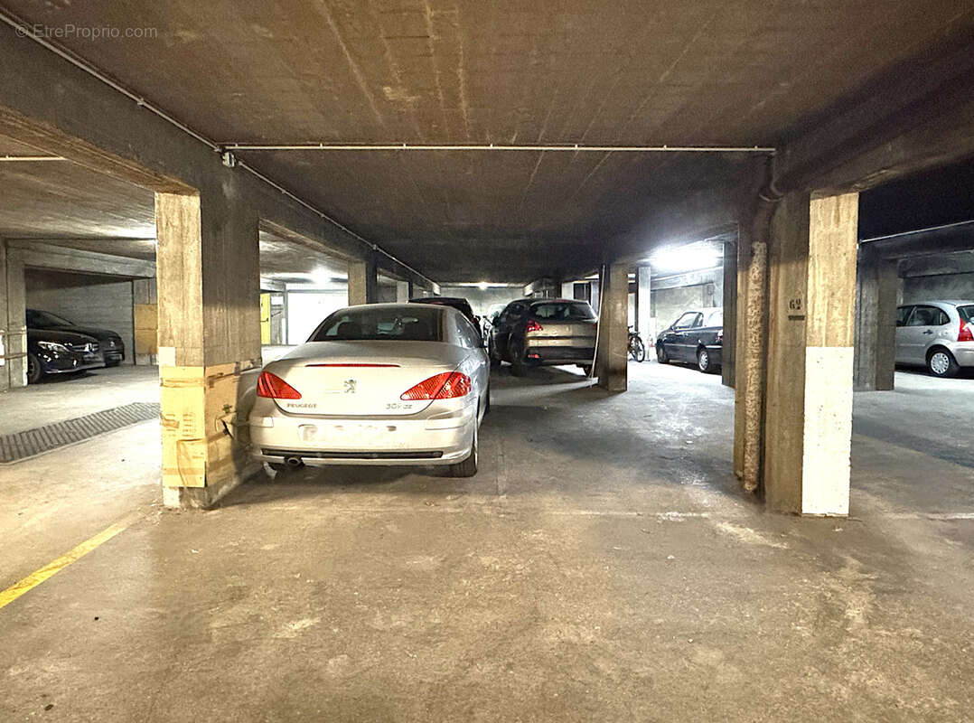 Parking à PARIS-20E