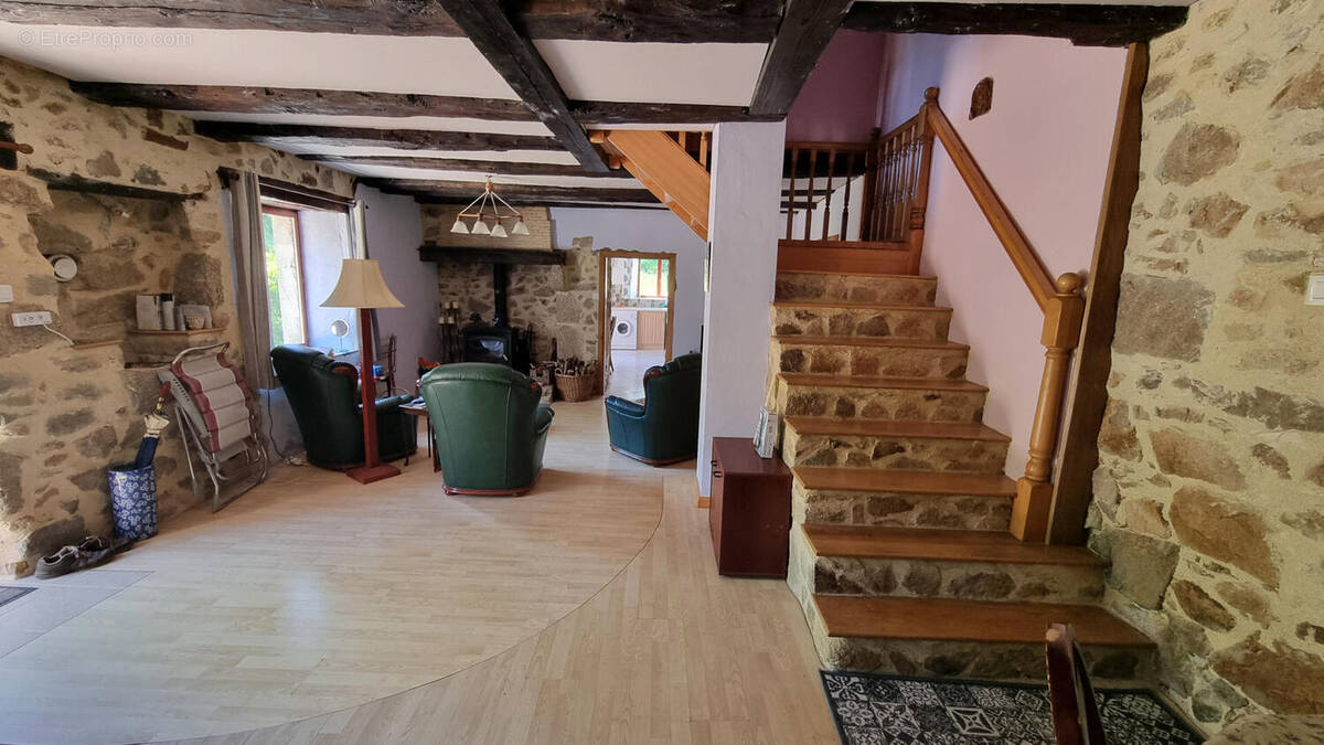 20250515_152438 - Maison à BUSSEROLLES