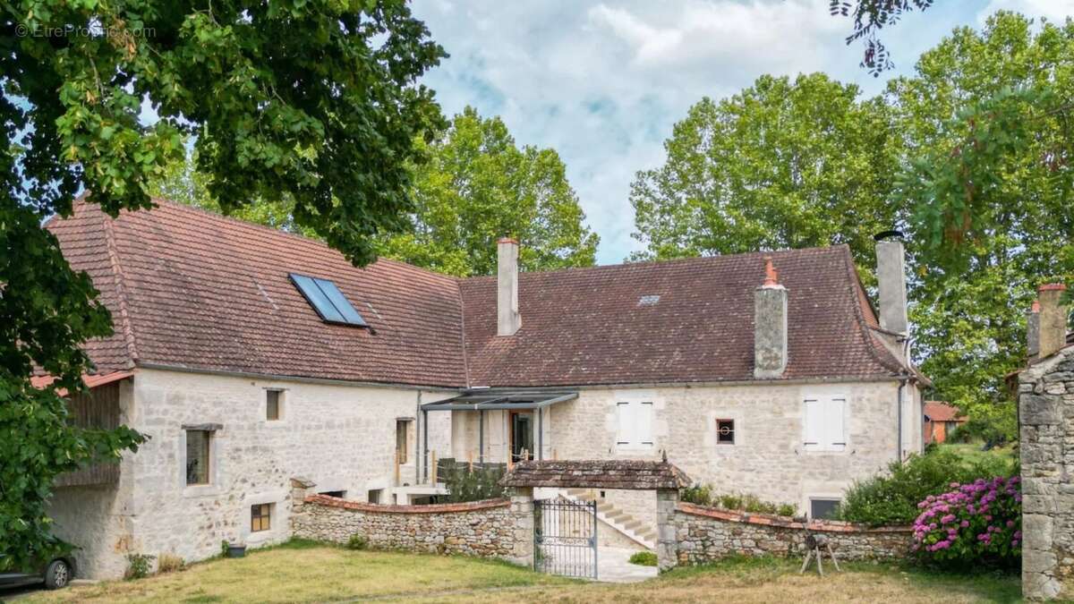 Secteur Gourdon - Bel ensemble immobilier en pierre sur 4ha2 ave - photo 8