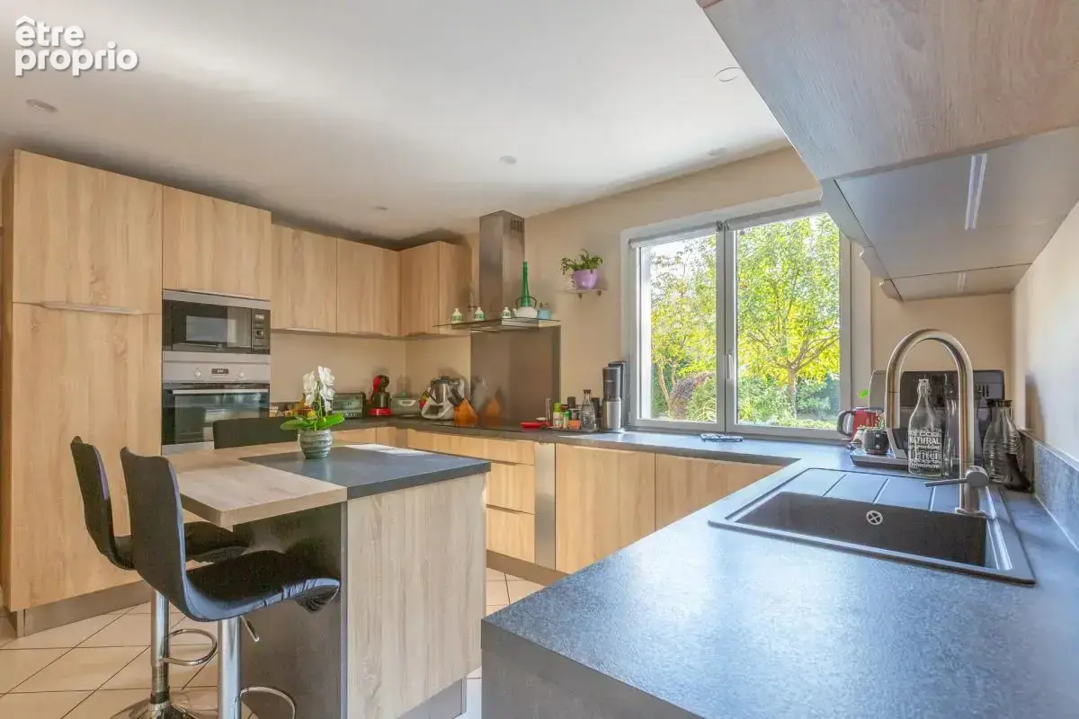 Maison de 8 pièces de 178 m² à La Tour-de-Salvagny - photo 10