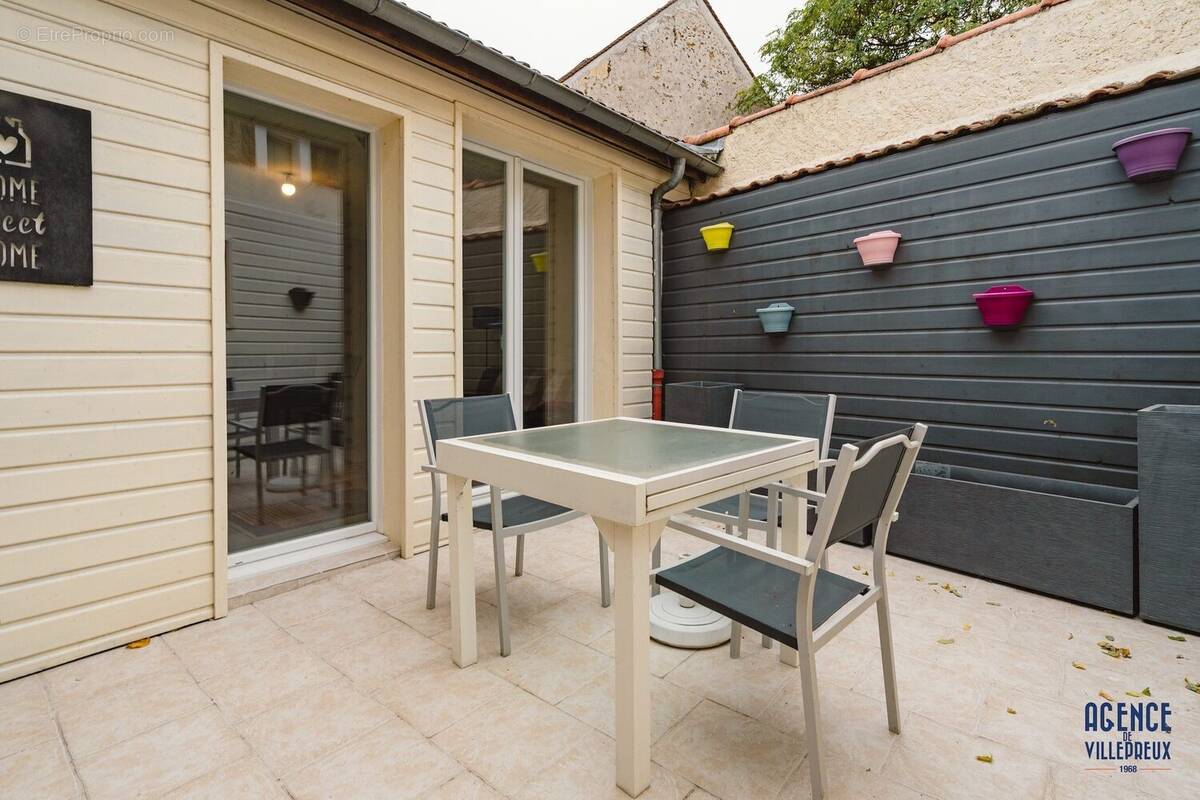 Maison à LES CLAYES-SOUS-BOIS