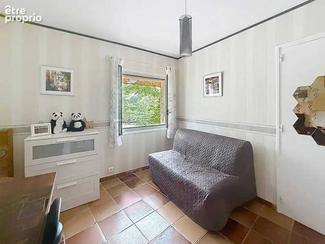Maison d'architecte avec dépendance, piscine et plus de 6 000 m² de terrain - photo 11