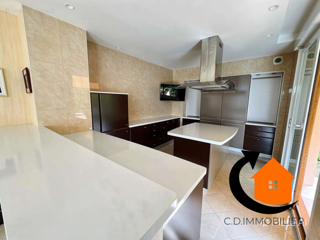Maison 96 m² à Landelles  - photo 3