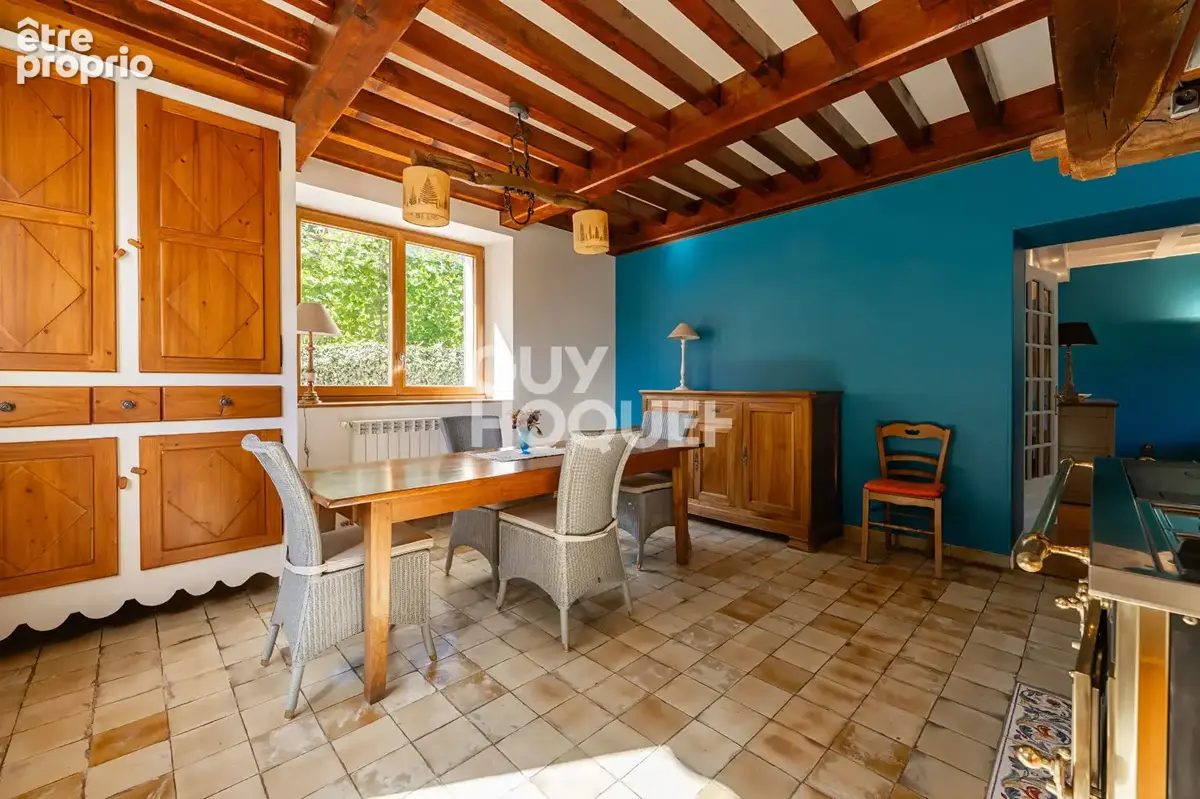 Maison de caractère de 228,4 m² - DPE E - Six chambres, dépendances et vue sur les montagnes - photo 6