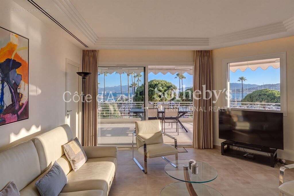 Cannes Croisette, appartement avec terrasse de 55 m², vue mer, garage et chambre de service - photo 7