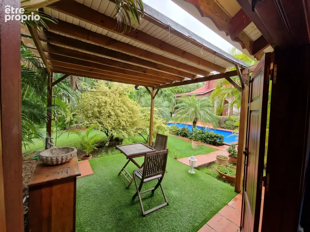 DESHAIES, Villa plage à pied, 2 bungalow, garage et piscine, sur 1 965 m² de terrain arboré - photo 13