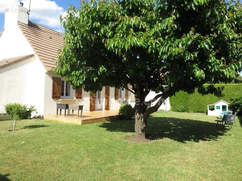 Proche Longnes – Maison familiale 4 chambres avec jardin dans un environnement privilégié à Mondreville - DPE D - photo 2