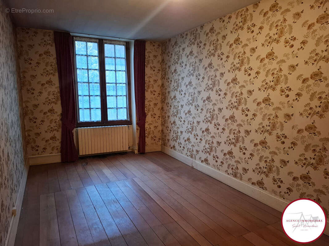 Maison à SAINT-AMAND-MONTROND