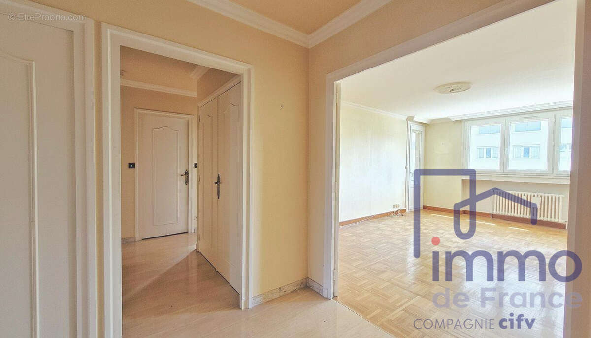 Appartement 81 m² à Saint-Etienne  - photo 6