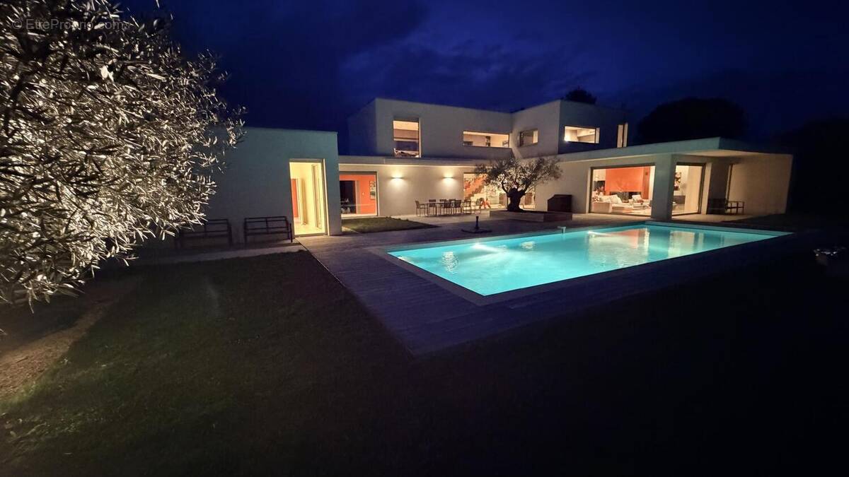 Photo 1 - Maison à LA TOUR-DE-SALVAGNY