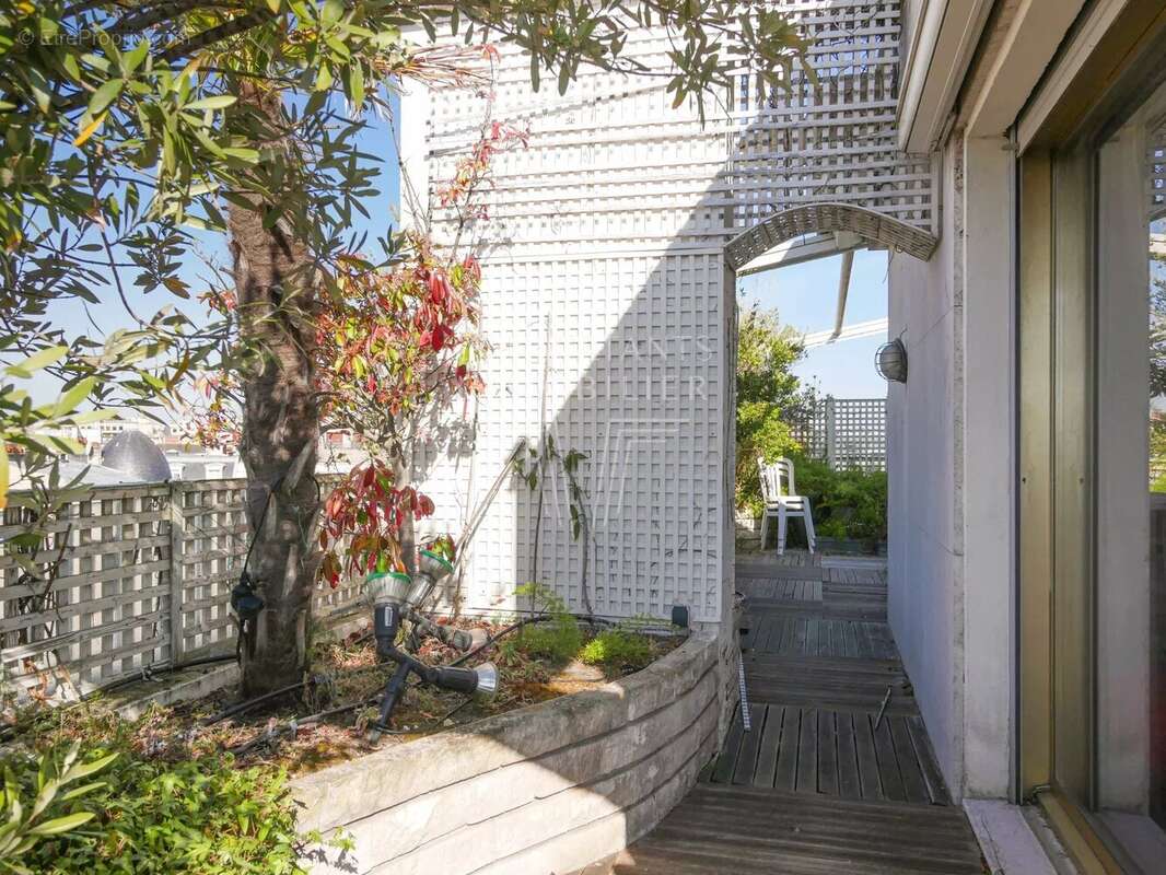 Appartement à PARIS-16E