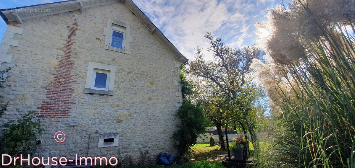 Maison à LE LARDIN-SAINT-LAZARE