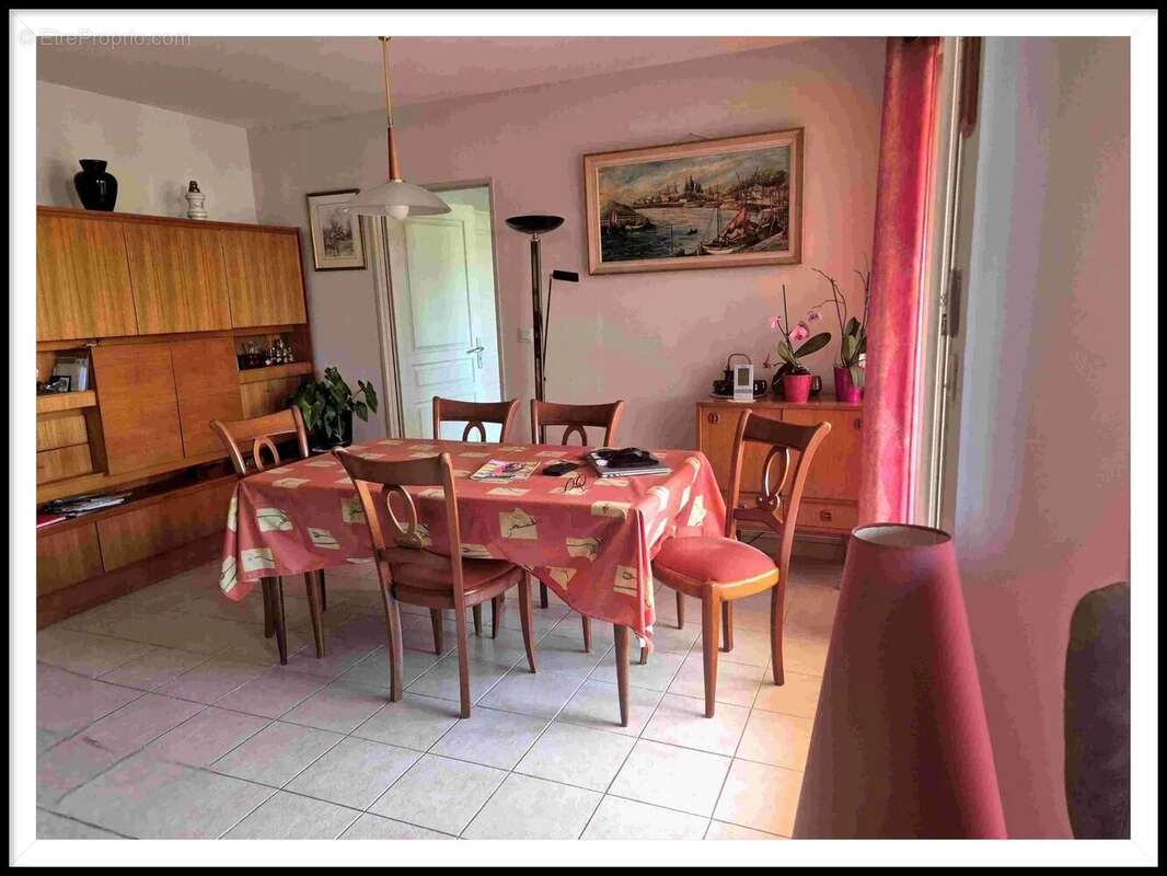 Appartement à BAGNOLS-SUR-CEZE