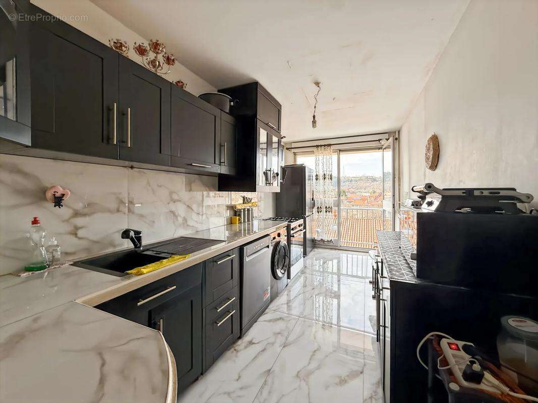 Appartement à SAINT-ETIENNE