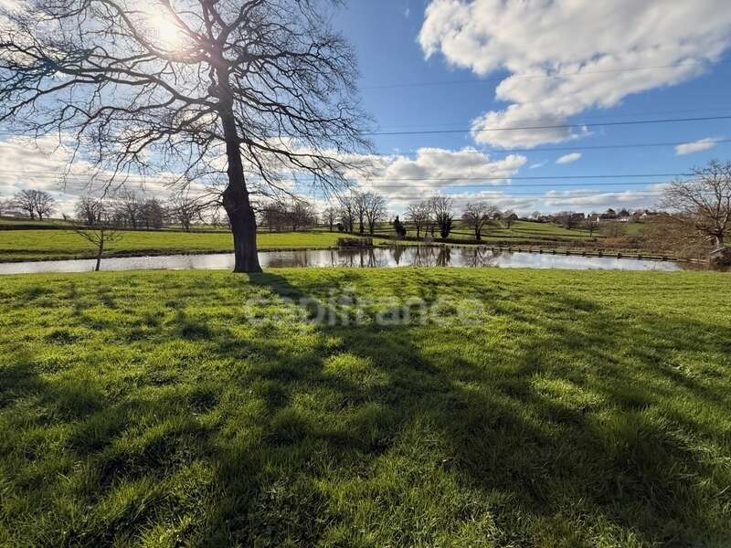 Terrain à SAINT-LAURENT-D'ANDENAY