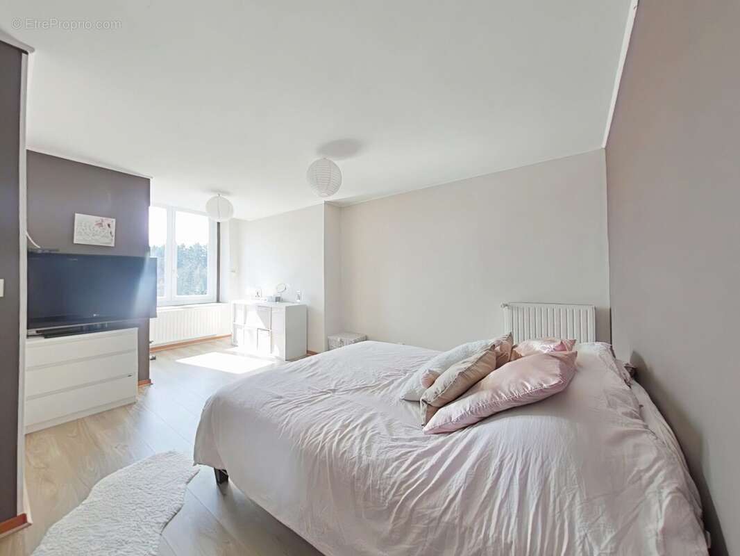 Appartement à SAINT-GENEST-LERPT