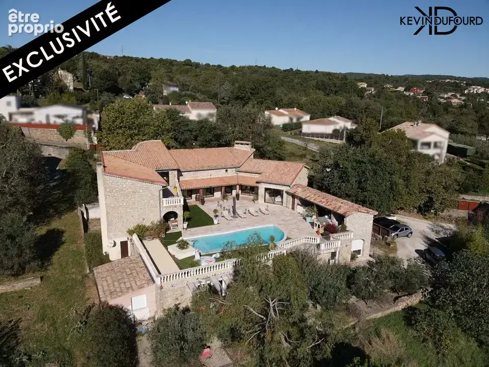 Photo Maison à Saint-Etienne-De-Fontbellon au prix de 890 000€