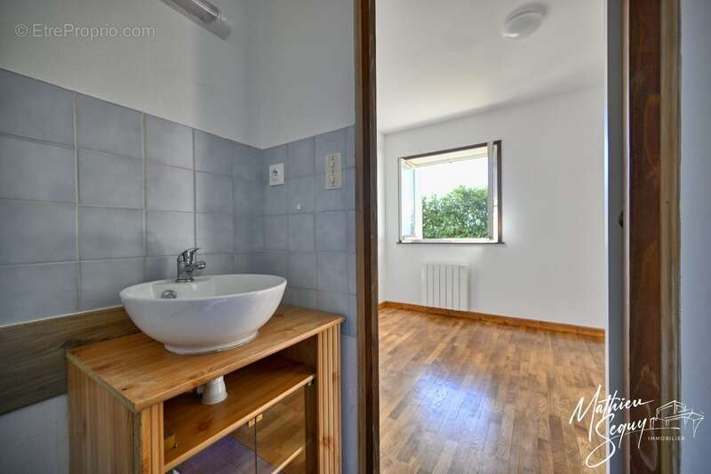 Appartement à CHARBONNIERES-LES-BAINS