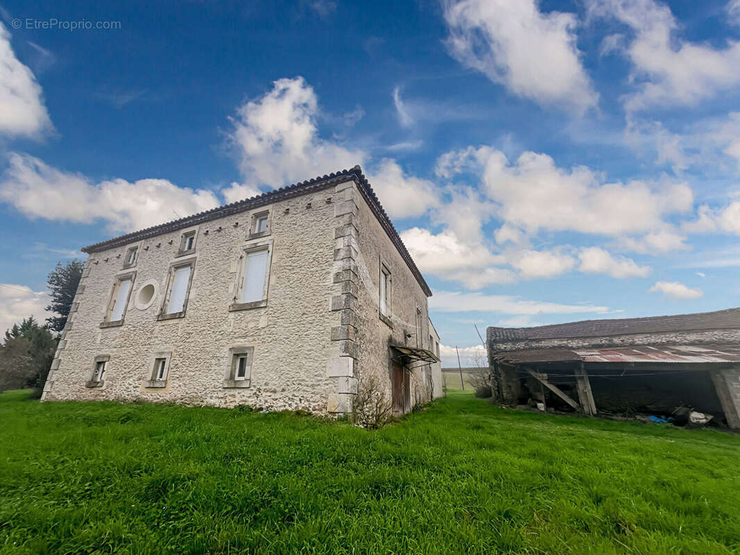 Maison à MONTAYRAL