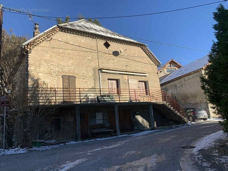 Maison à LUS-LA-CROIX-HAUTE