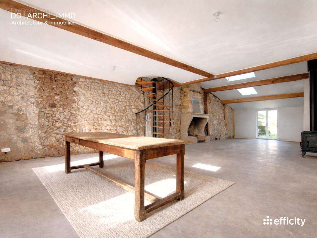 Maison à JAU-DIGNAC-ET-LOIRAC