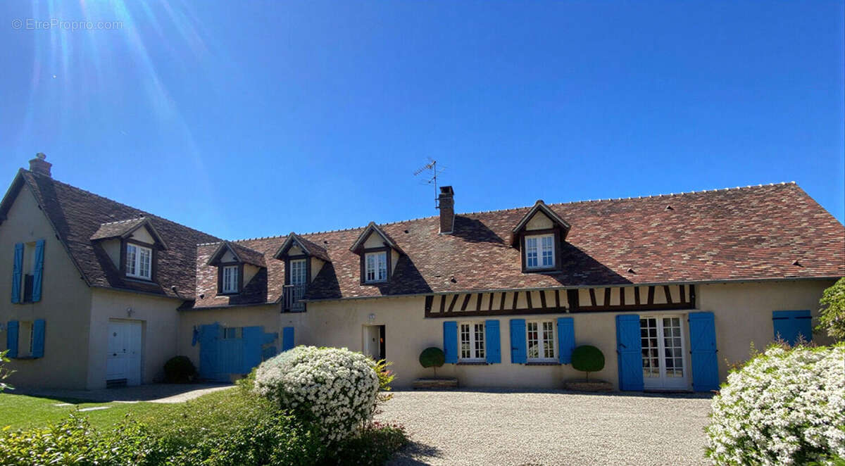 Maison à HOUDAN