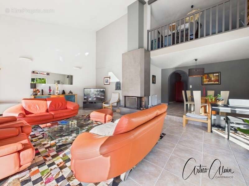 Maison à LAUZERVILLE