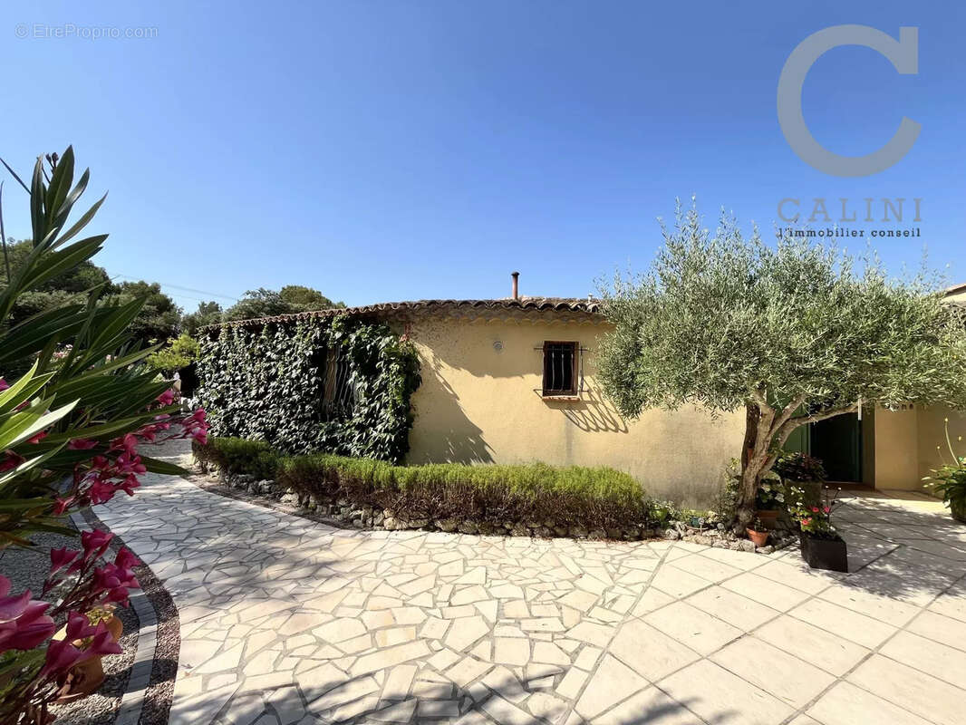 Maison à GARRIGUES-SAINTE-EULALIE