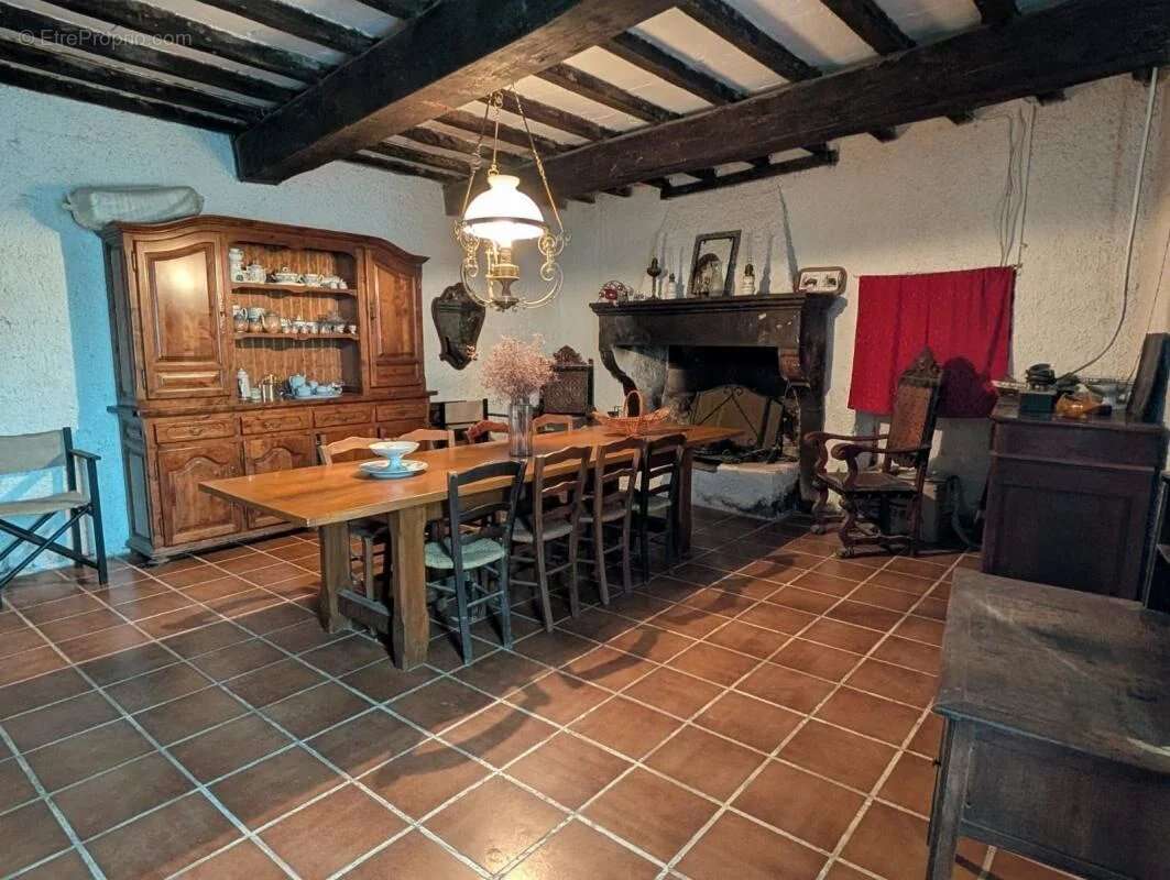 Maison à MEYNES