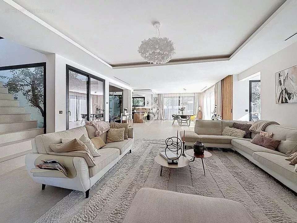 Maison à ROQUEFORT-LES-PINS