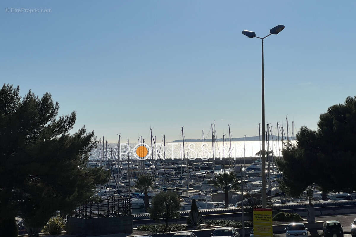 Appartement à SAINT-LAURENT-DU-VAR