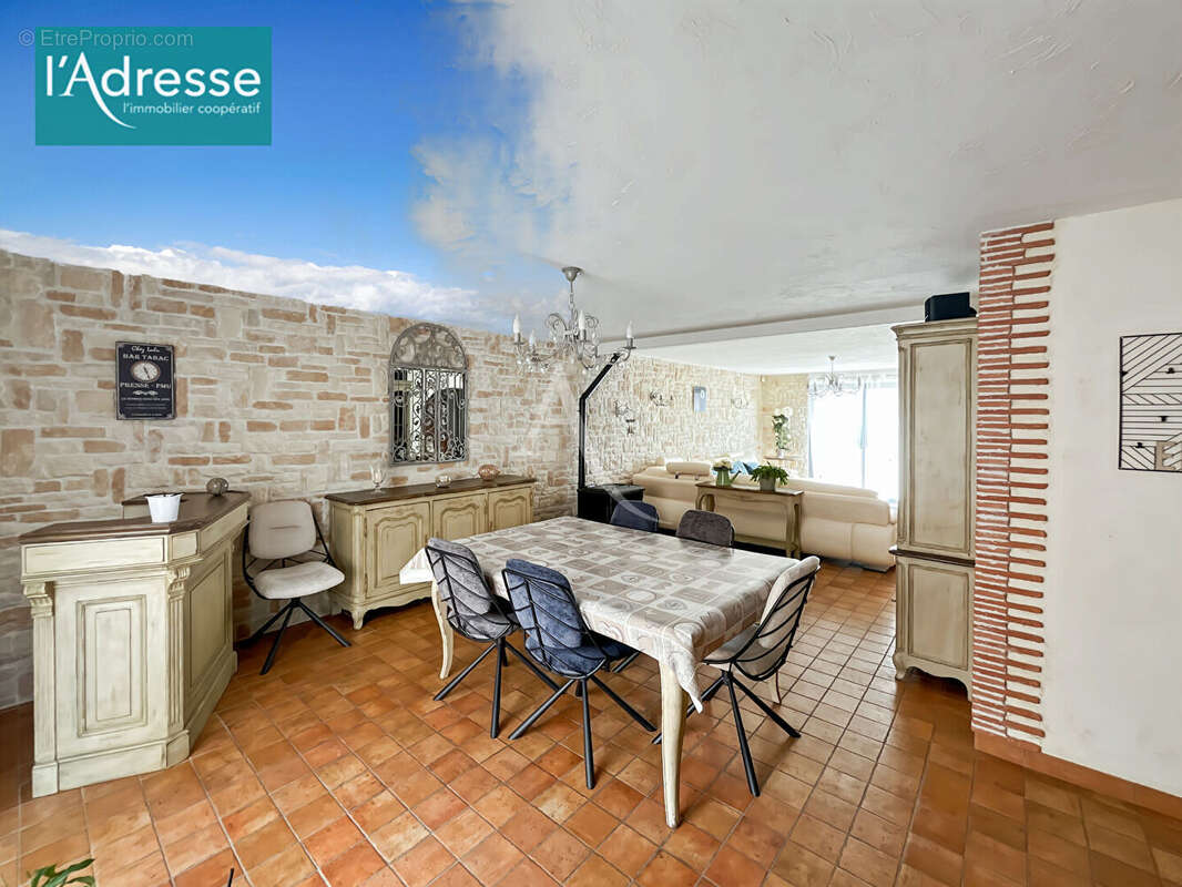 Maison à JUZIERS