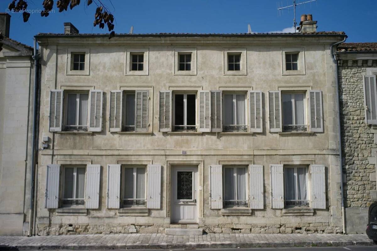 Maison à SAINT-JEAN-D&#039;ANGELY