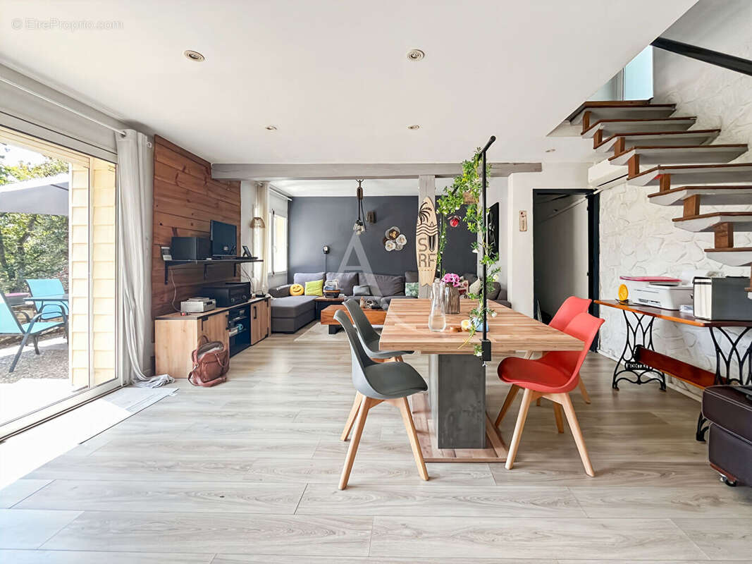 A VENDRE - Maison familiale avec piscine dans quartier calme - photo 8