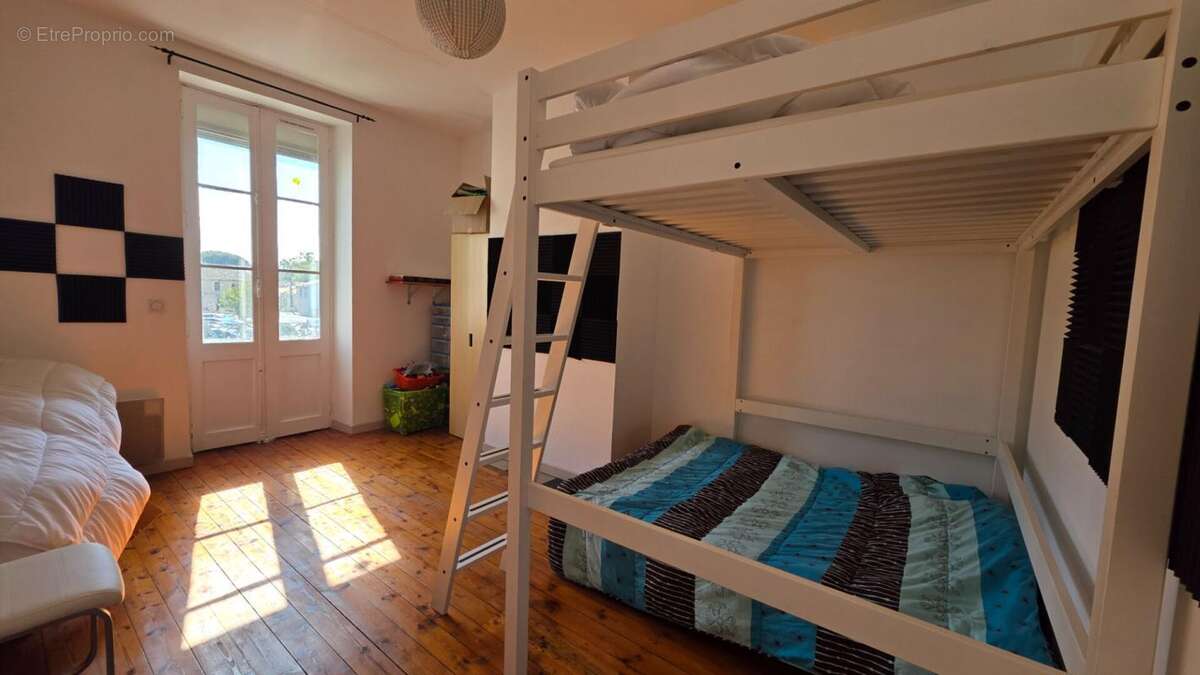 Maison à VENDAYS-MONTALIVET