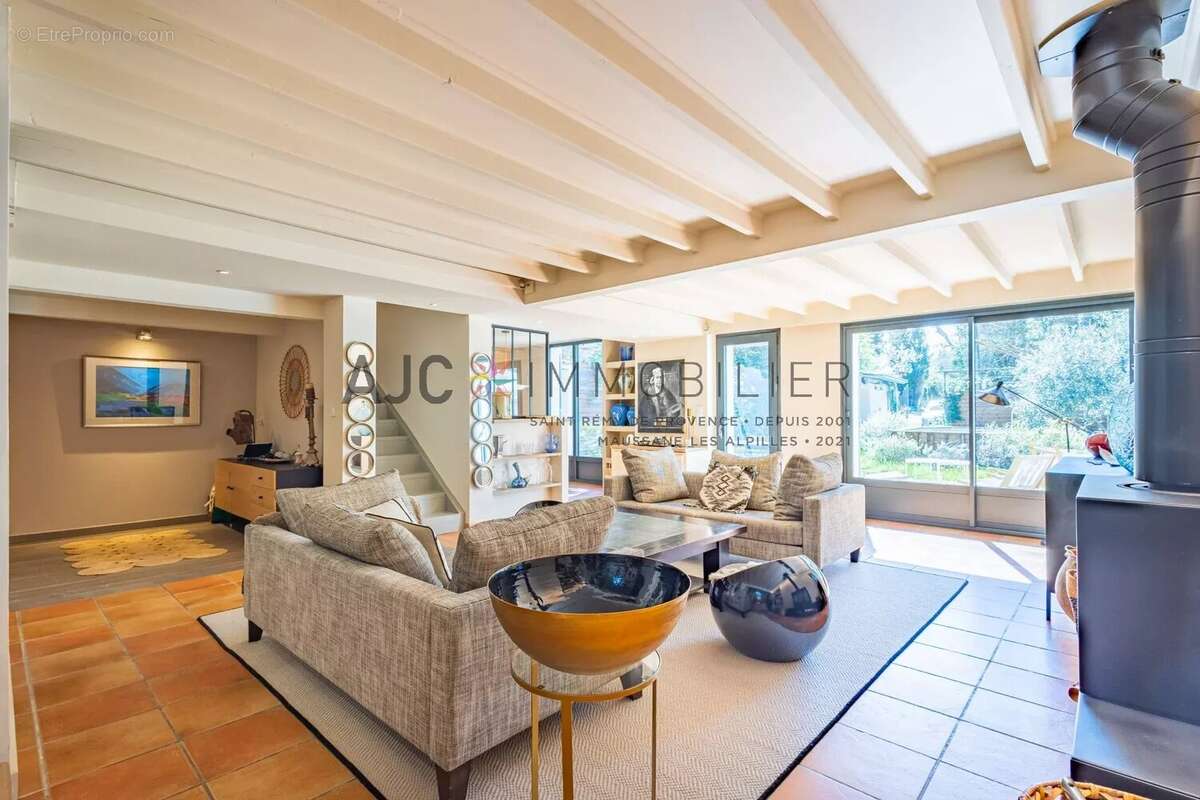 Saint-Rémy-de-Provence – À pied du centre, une maison rénovée au charme de la campagne - photo 9