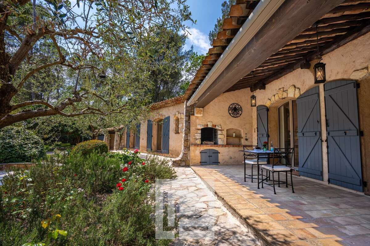 Maison à MOUGINS
