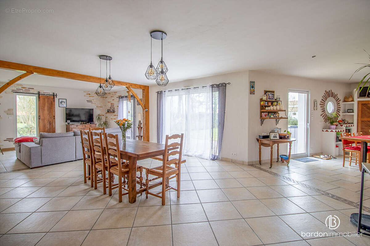 Maison à CHATEAUNEUF