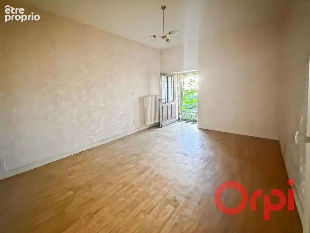 À vendre – Maison lumineuse avec extérieur, garage et patio à La Celle - photo 3