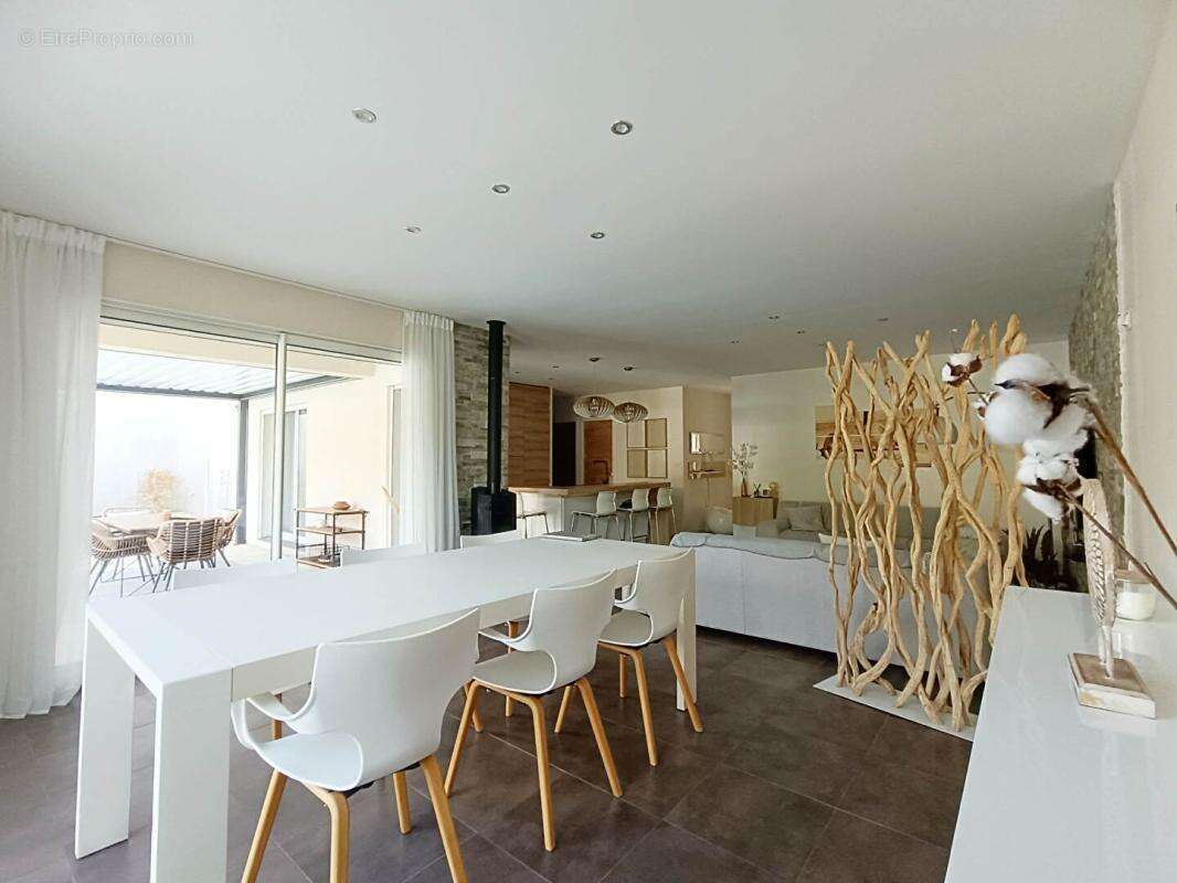 Maison Saint Chamas 5 pièce(s) Avec Piscine et jardin aménagé - photo 11