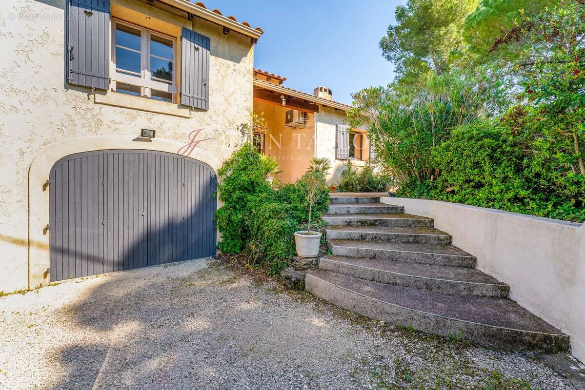 Maison de charme à vendre à Saint-Antoine – Grand terrain arboré de 2000 m² – Piscine – Studio indépendant - photo 12