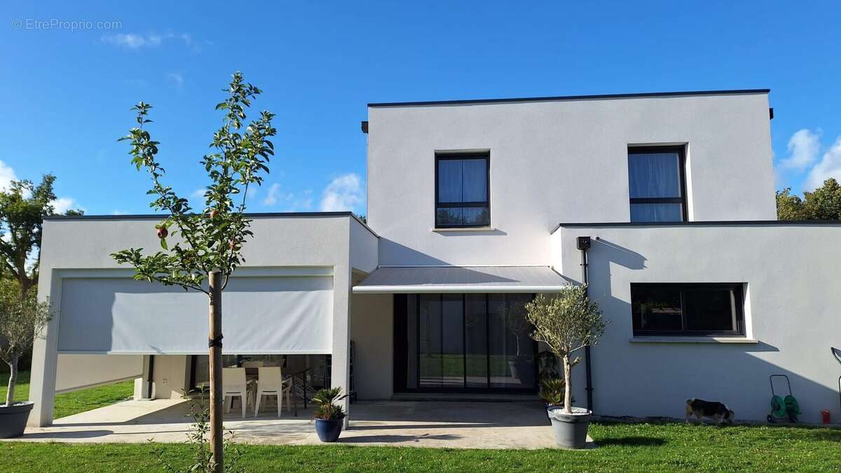 Maison à SURZUR