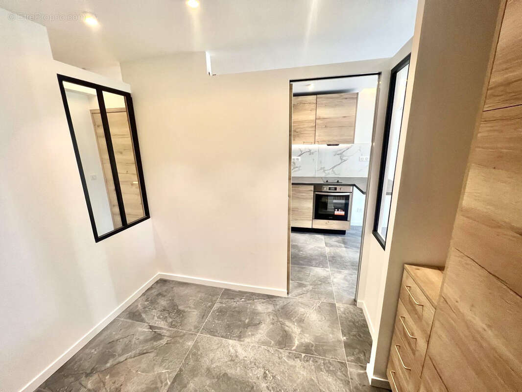 Cannes basse californie 790m de la mer appartement 35m2 refait a neuf terrasse - photo 4