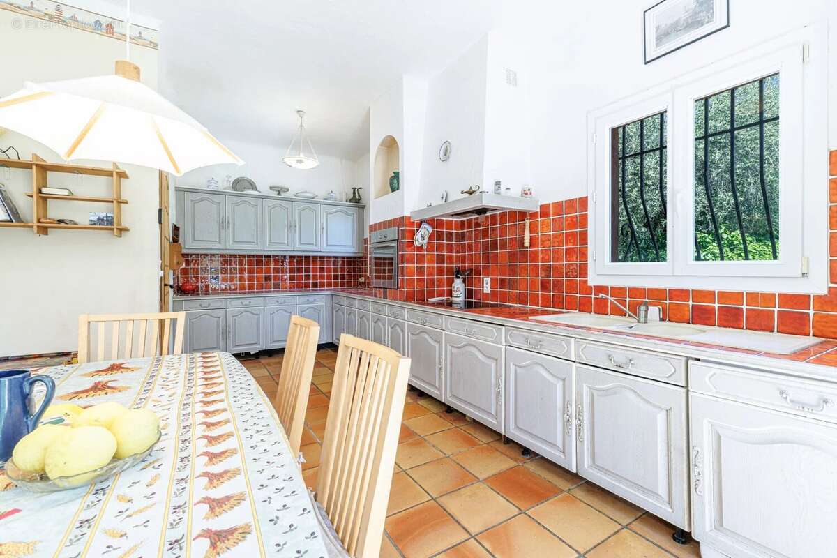 Maison à CHATEAUNEUF-GRASSE