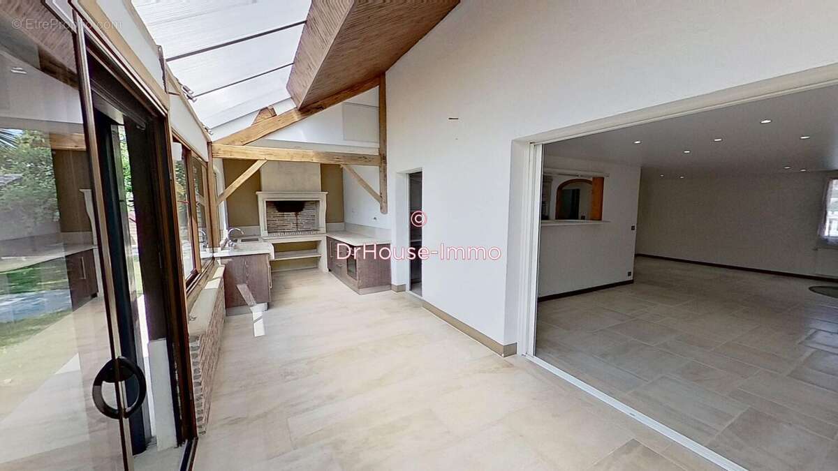 Maison à SAVIGNY-LE-TEMPLE