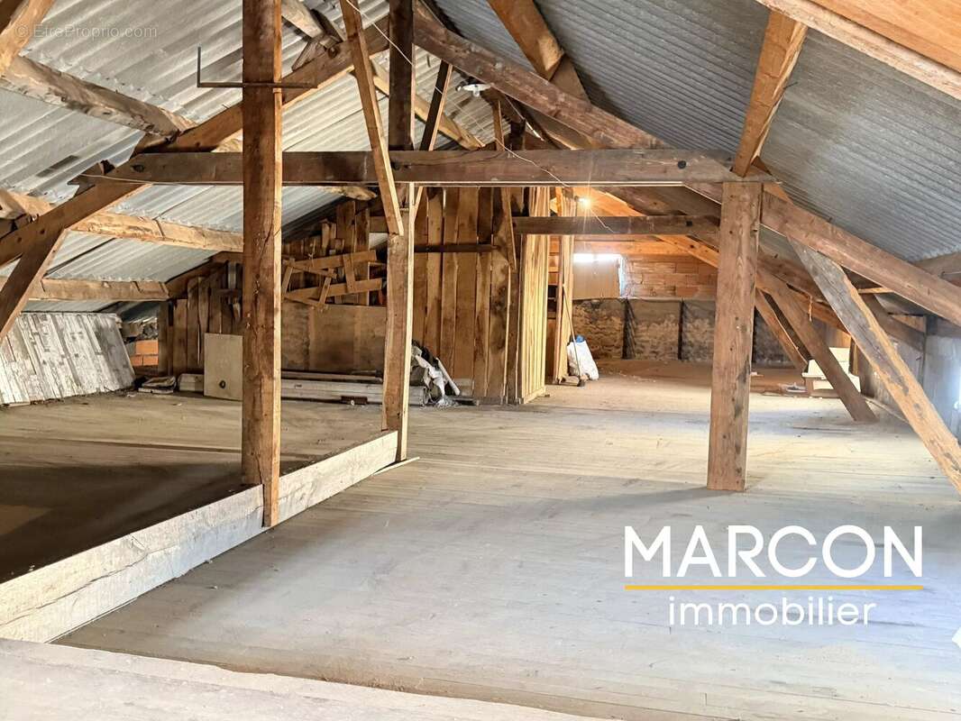 Maison à BUSSIERE-DUNOISE