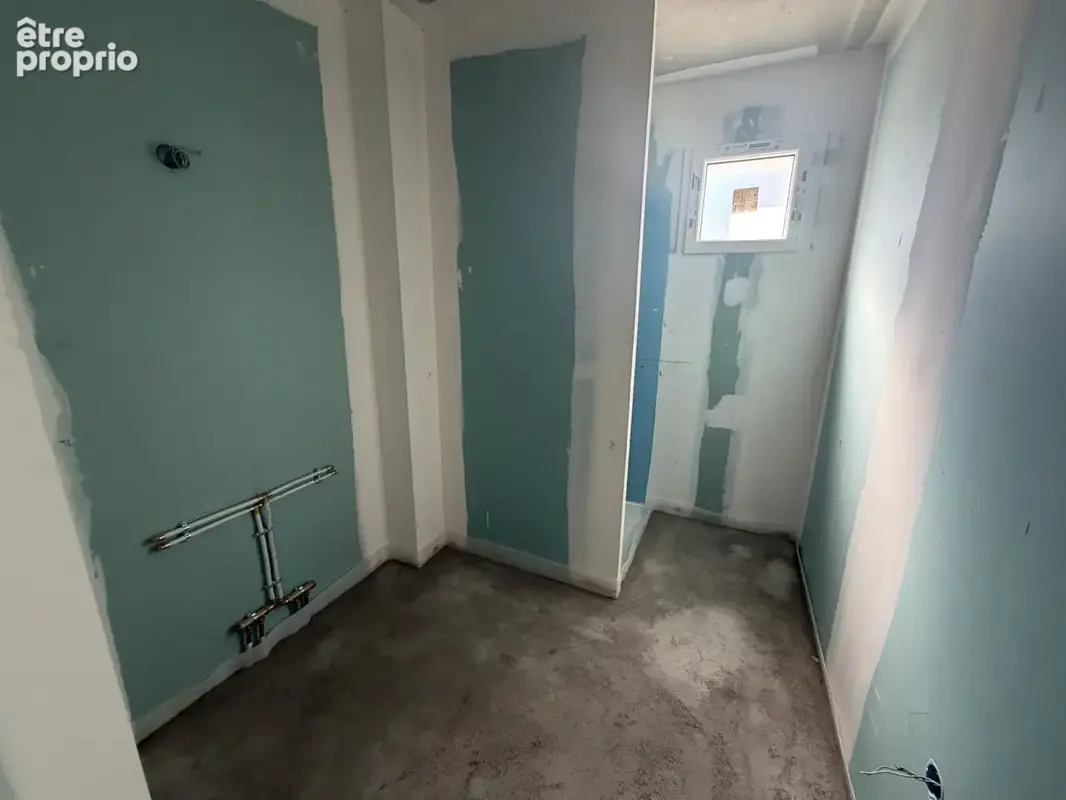 Appartement avec balcon - 2 Parkings sécurisés et notaire réduits - photo 11