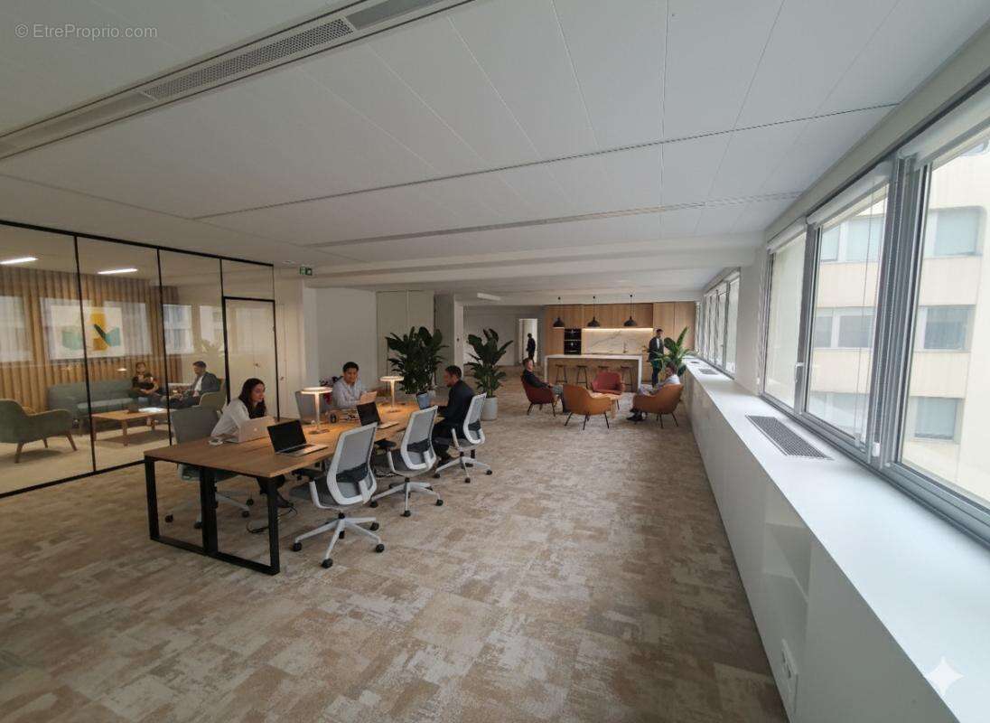 Commerce à SURESNES