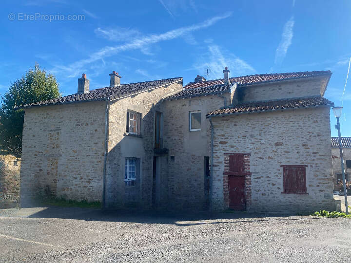 Maison à PEYRAT-DE-BELLAC