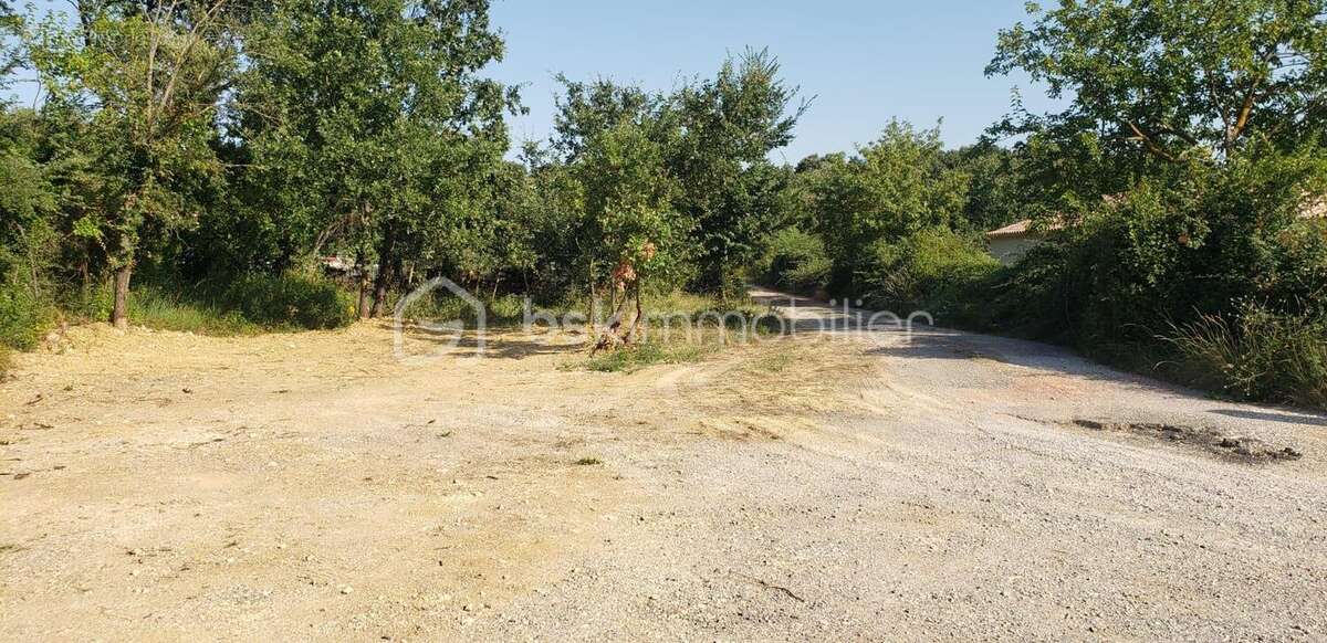 Terrain à VEZENOBRES
